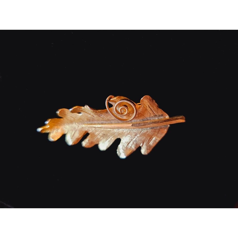 BSK Vintage Leaf Brooch‎ Textured gold tone pin - Picture 8 of 8